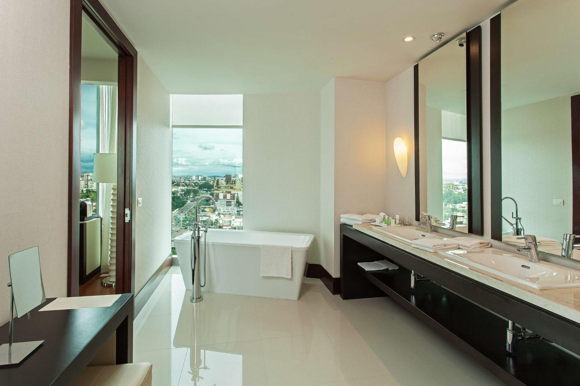 Отель Nh Collection Guadalajara Providencia Экстерьер фото